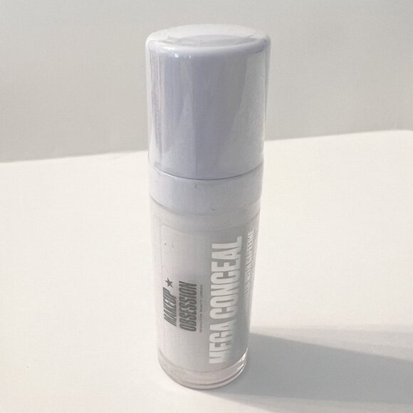 Revolution | White (01) | Mega Conceal Longwear Concealer with Caffeine - Picture 5 of 6